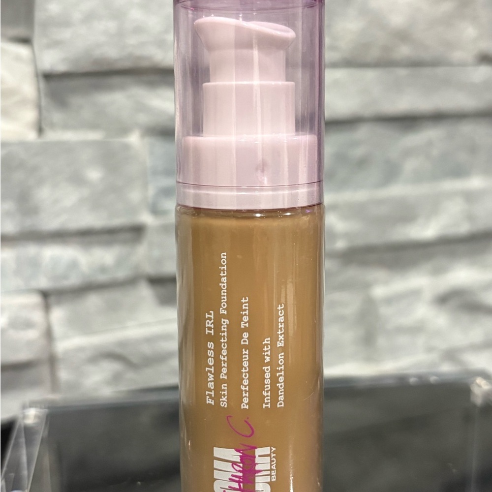 UOMA Flawless Skin Perfecting Foundation — Color is Honey, NWT